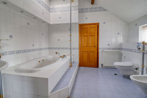 Jack & Jill Bathroom- click for photo gallery